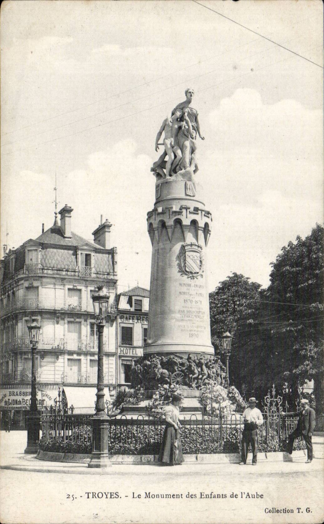 Troyes CPA the monument with the children of the paddle