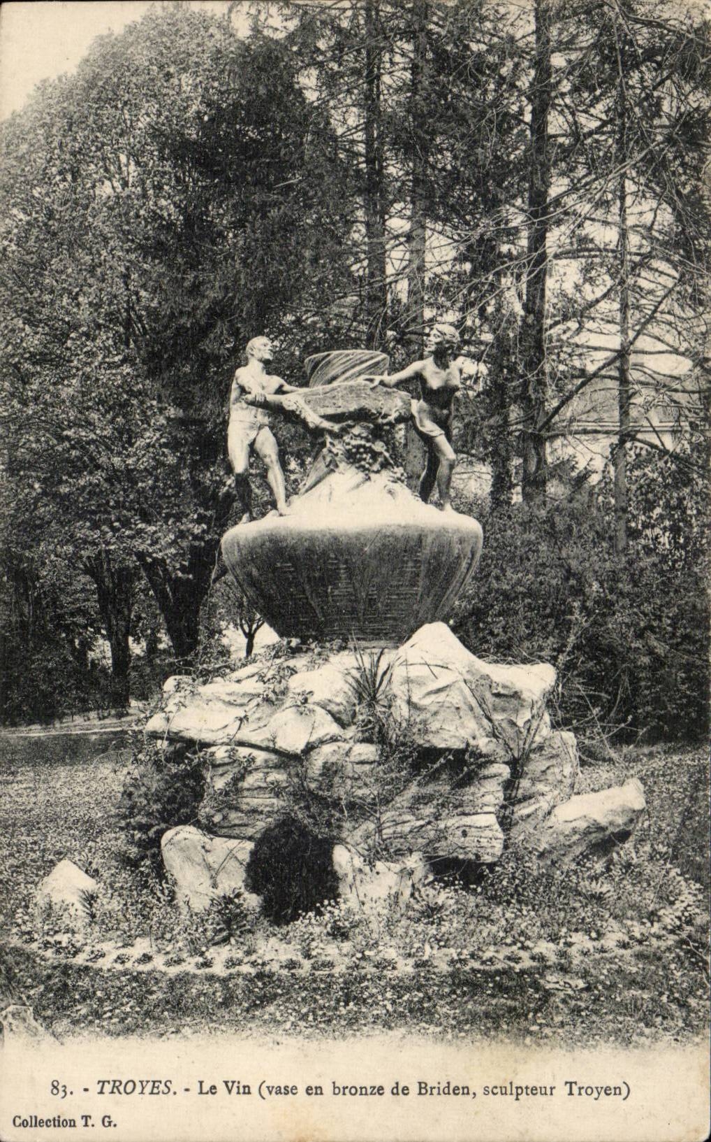 Troyes CPA the wine Vase out of bronze of Briden Trojan sculptor