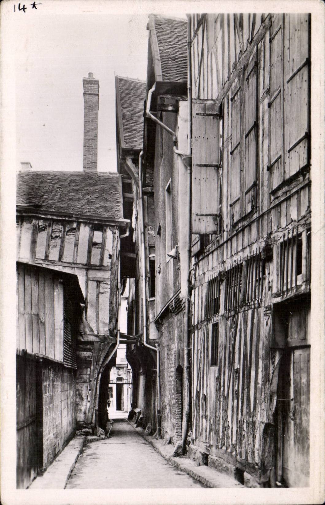 Troyes CPA the street of the cats