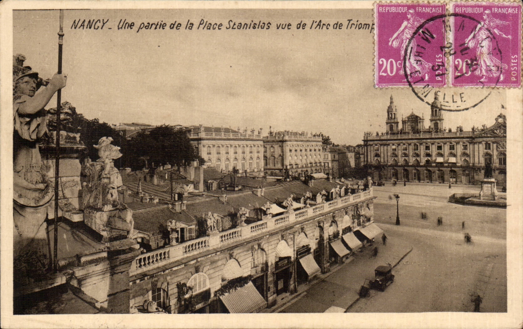 CPA Nancy Une partie de la place Stanislas vue de l'arc de triomphe