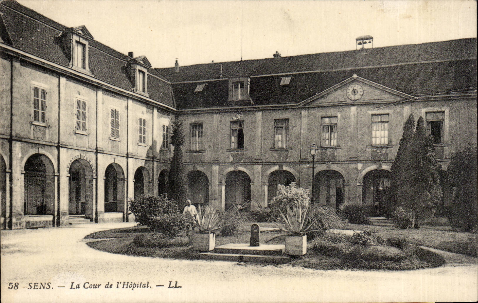 CPA Sens court of the hospital