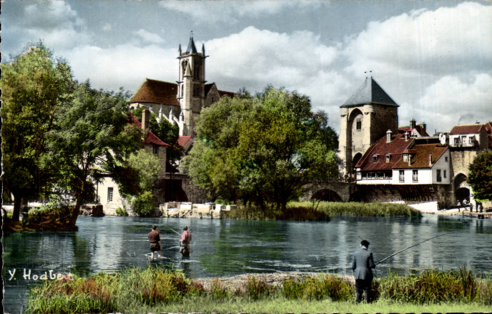 CPSM Moret sur Loing Ouverture de la peche sur le loing Eglise Notre Dame et la porte de Bourgogne