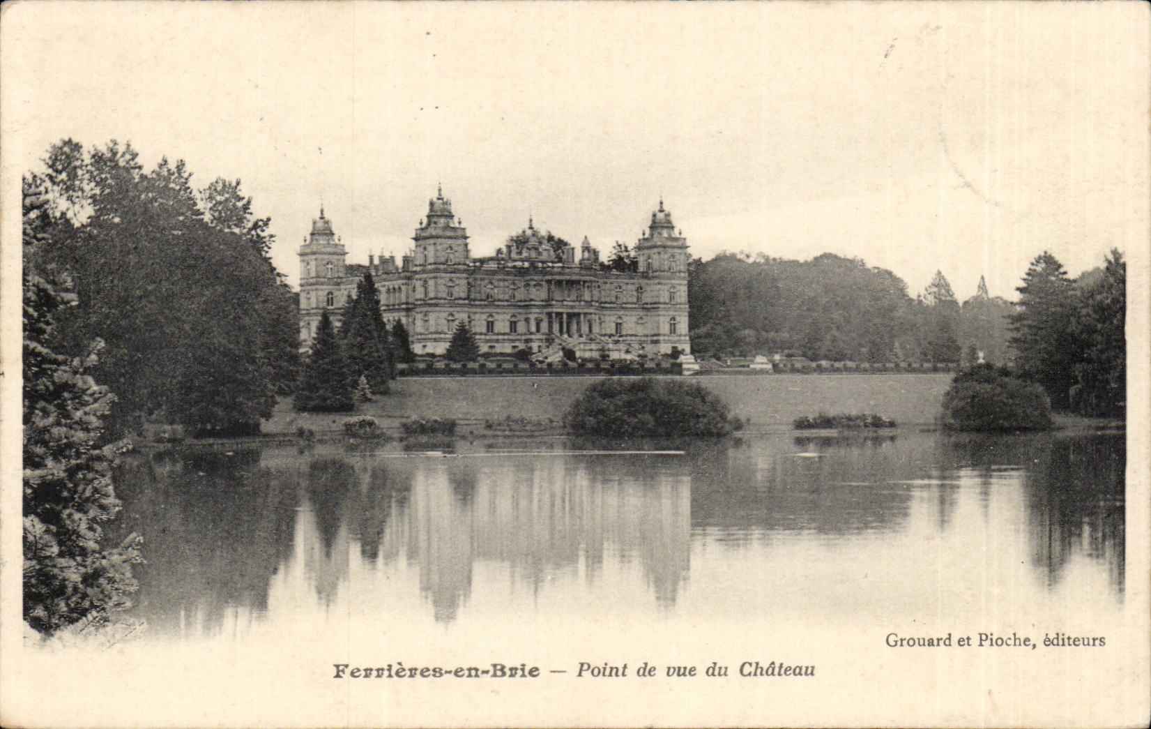 CPA Tool bags in Brie Point of view of the castle