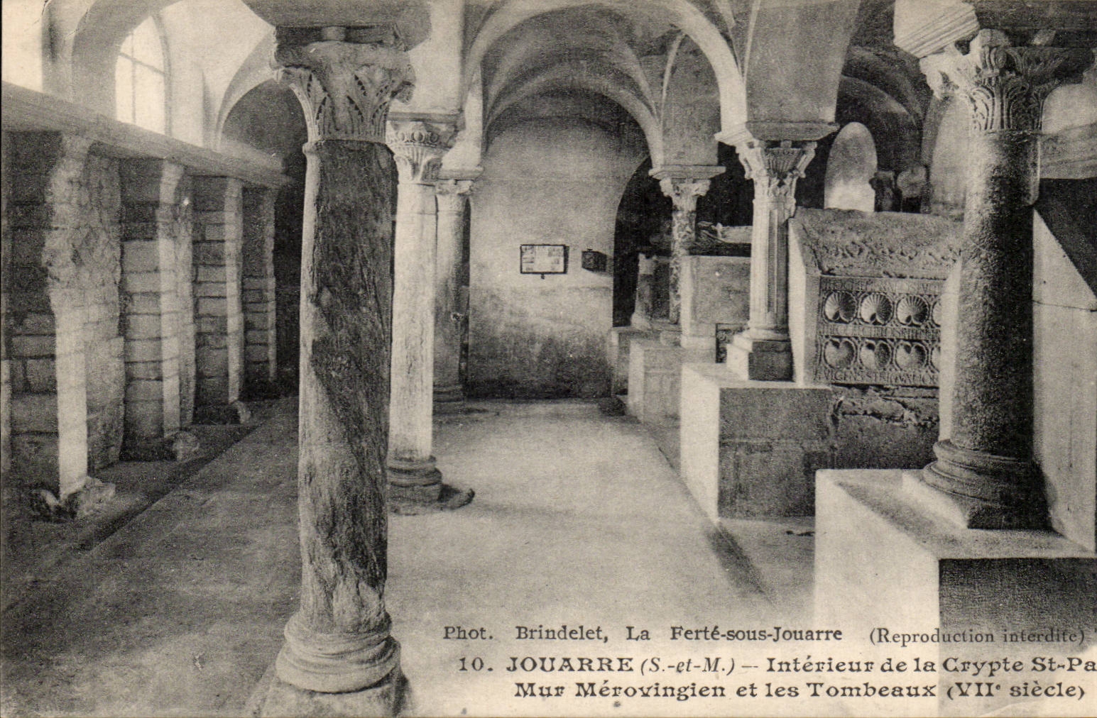 CPA Interior Jouarre of the crypt St Paul Wall merovingien and the tombs