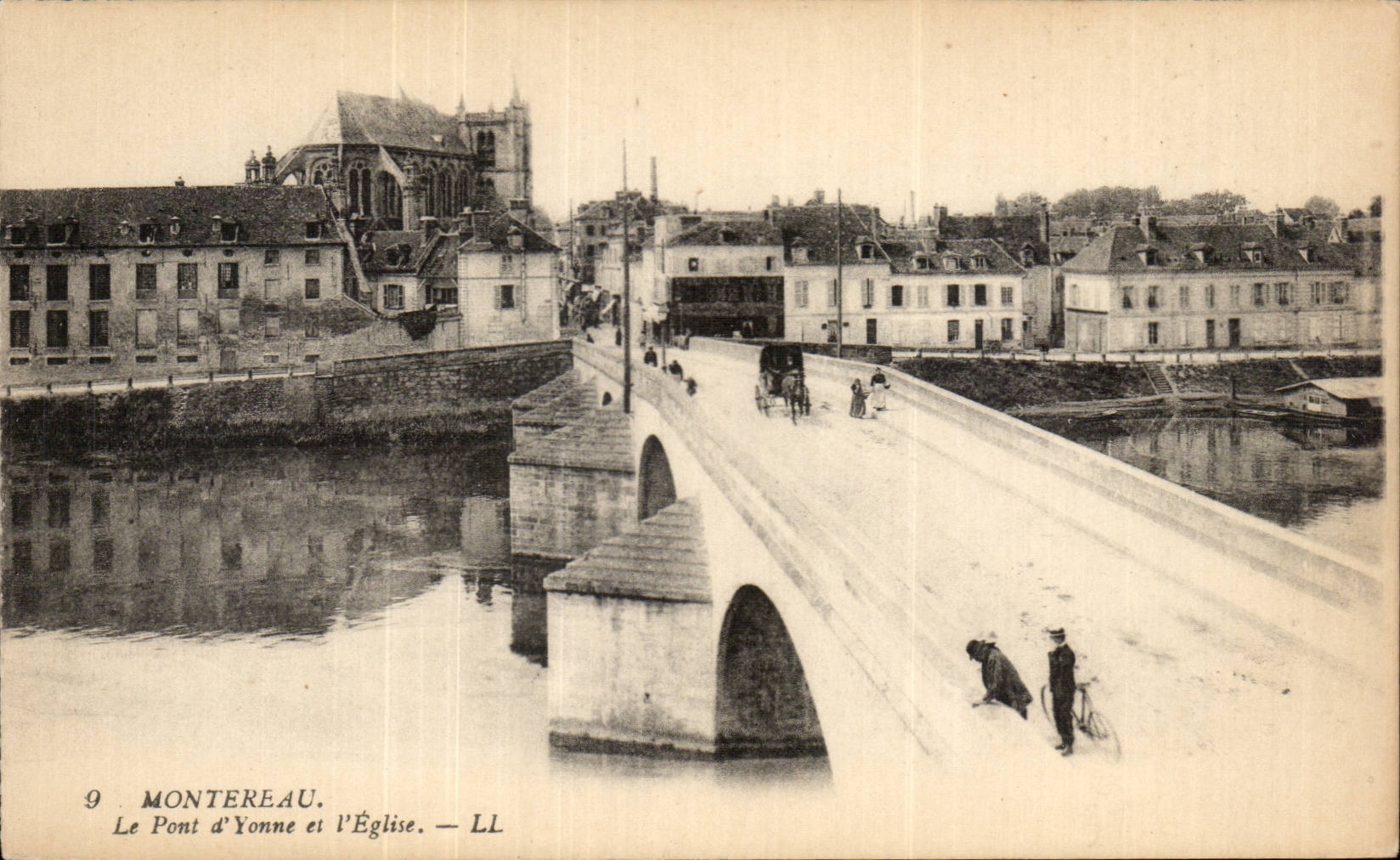 CPA Montereau the bridge of Yonne and the church