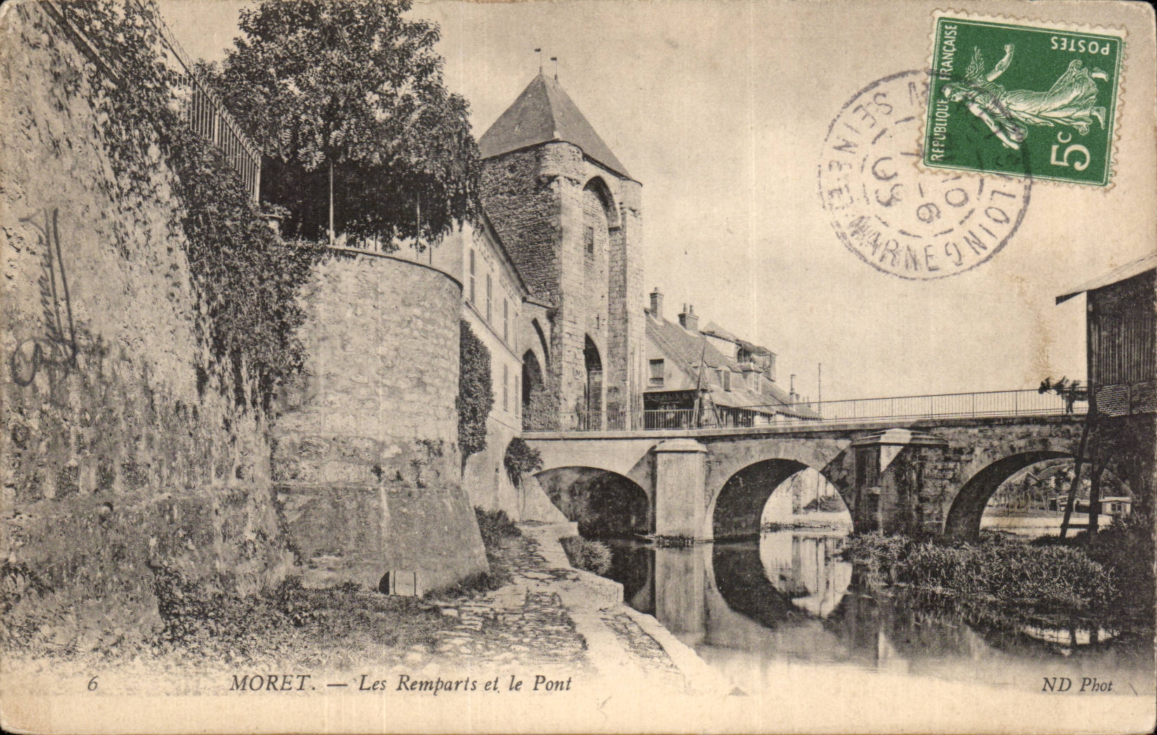 CPA Moret Les remparts et le pont