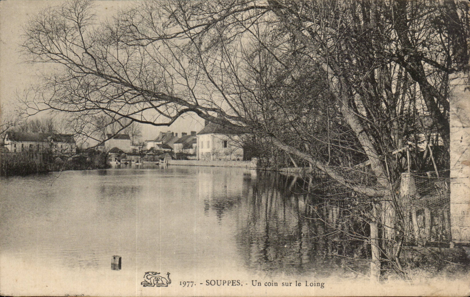 CPA Soups a corner on Loing