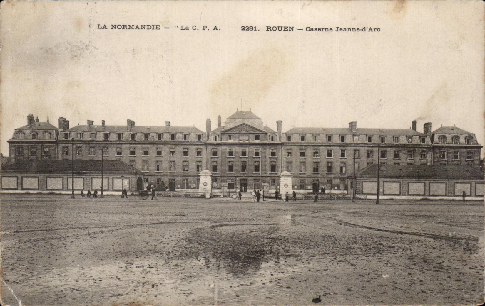 CPA Rouen the Jeanne barracks of arc