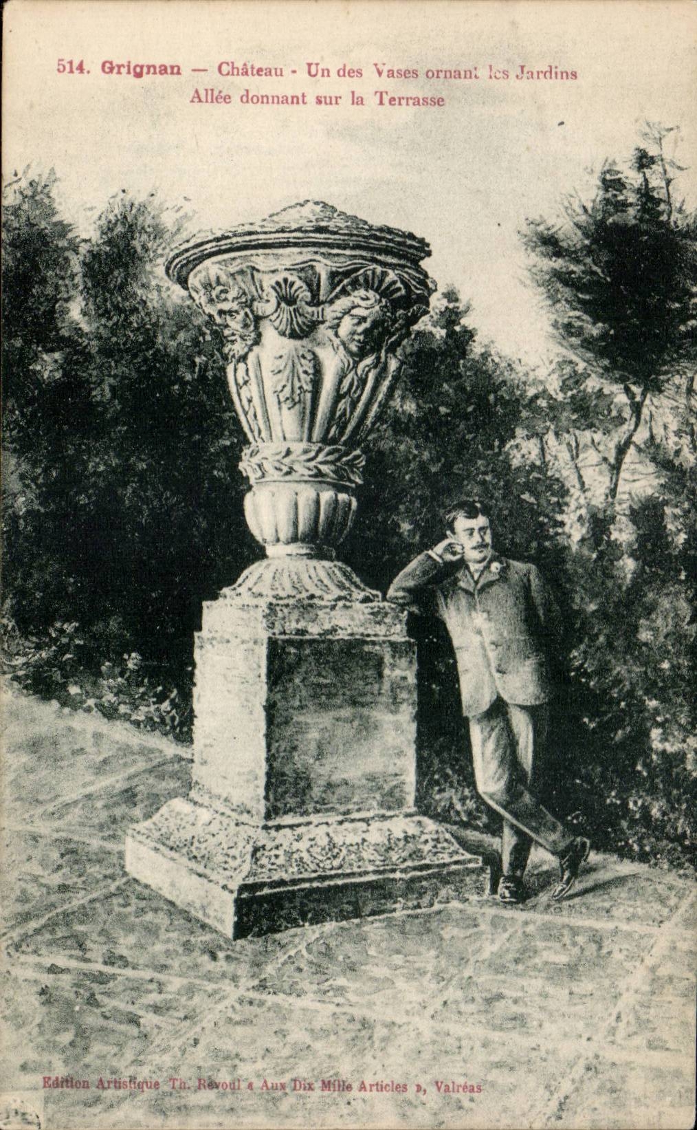 CPA Grignan Castle One of the vases decorating the gardens Allee giving on the terrace