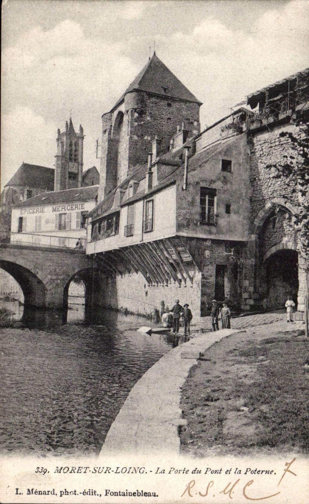 CPA Moret sur Loing La porte du pont et la poterne