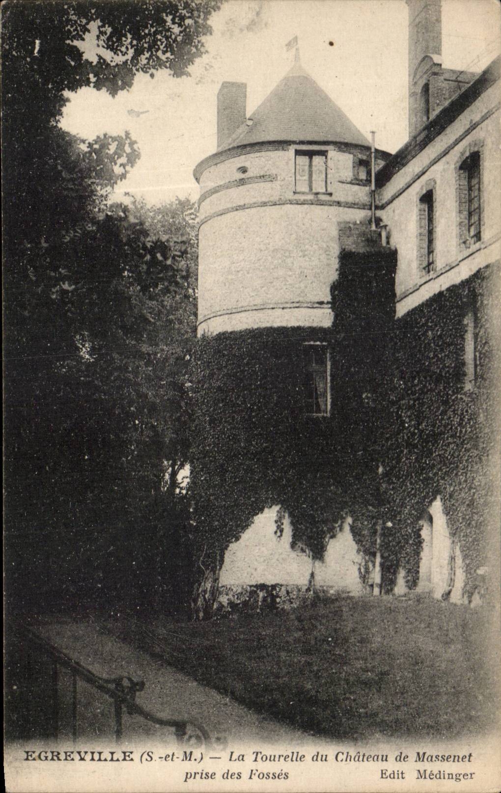 CPA Egreville the turret of the castle of Massenet taken of the pits