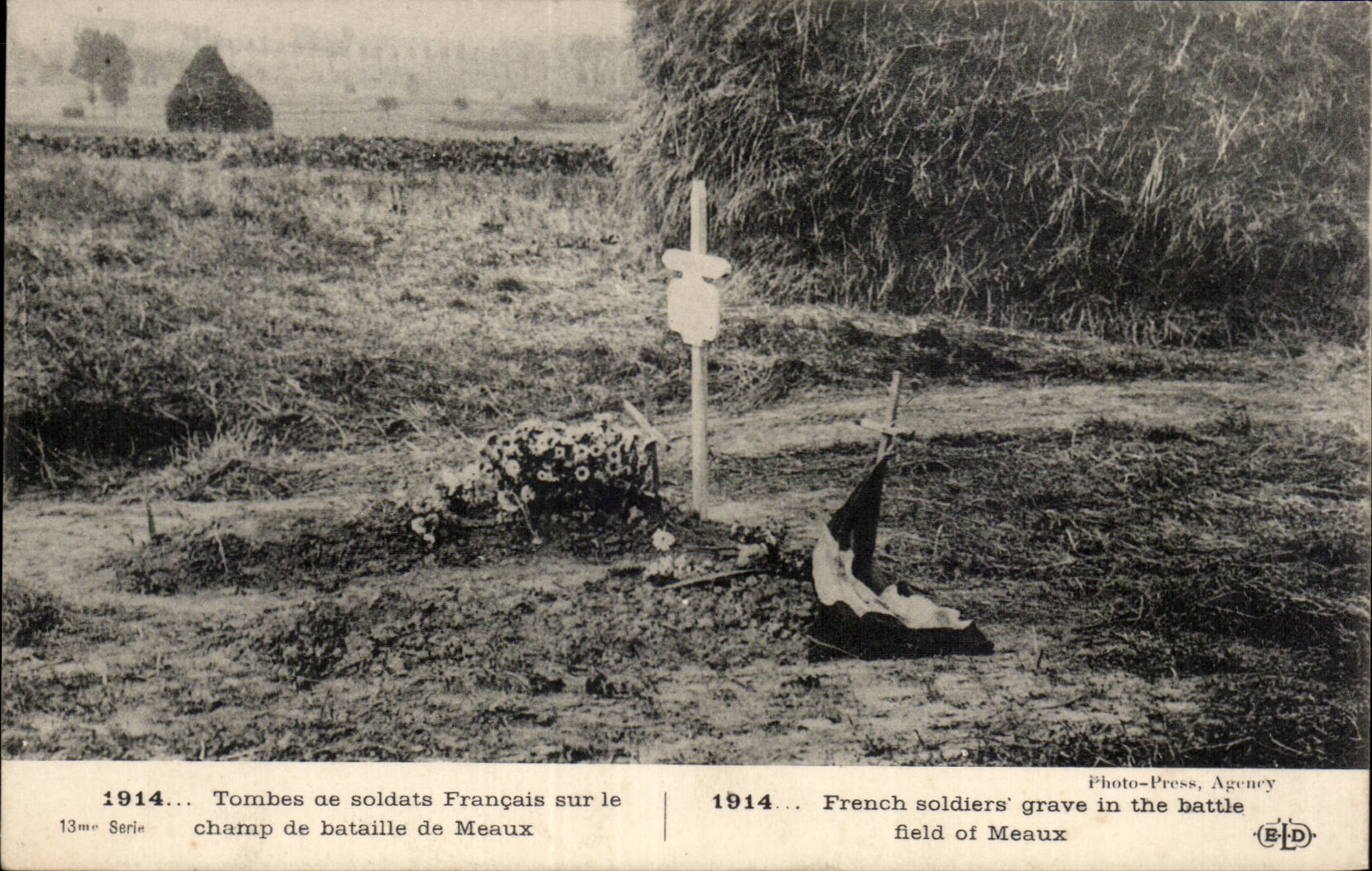CPA Tombs of French soldiers on the battle field of Meaux