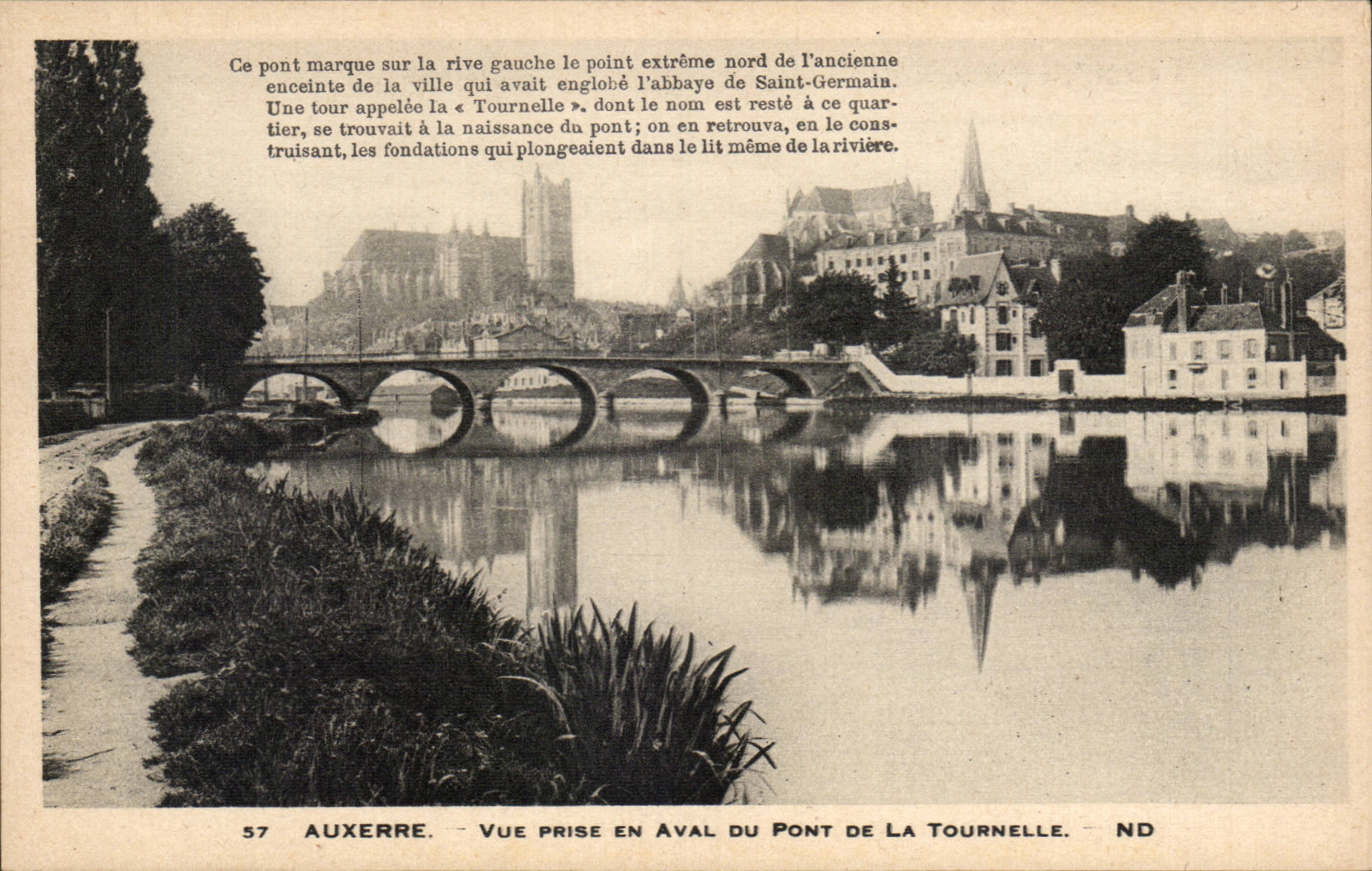 CPA Auxerre gesehen von stromabwarts von der Brucke des kleinen Aufsatzes
