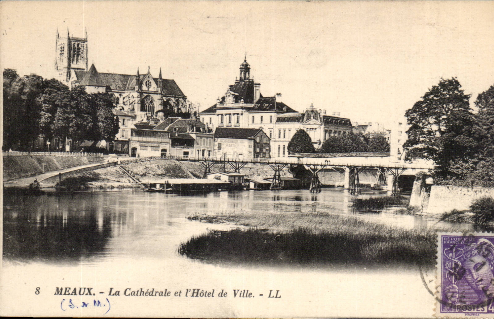 Meaux CPA the cathedral and the town hall