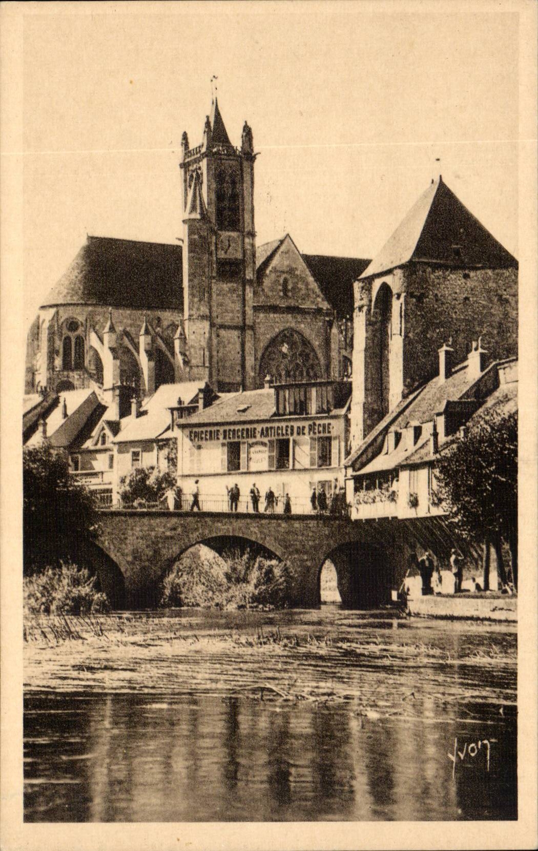 Moret sur Loing CPA Maison sauvee la porte de Bourgogne et l'eglise