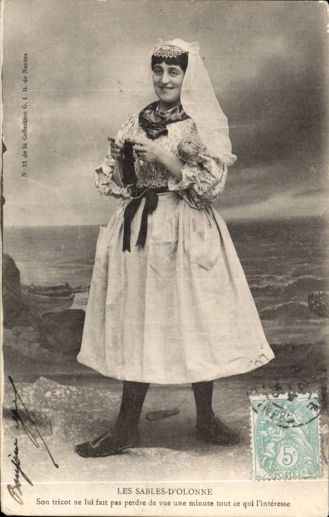 CPA Sands of olonne Folklore Woman