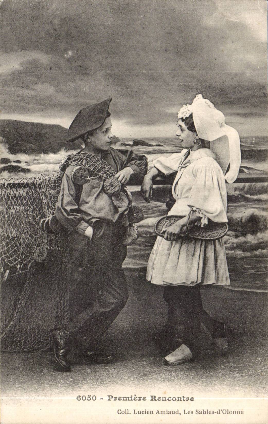 CPA Sands of olonne First meeting Children Costume Folklore