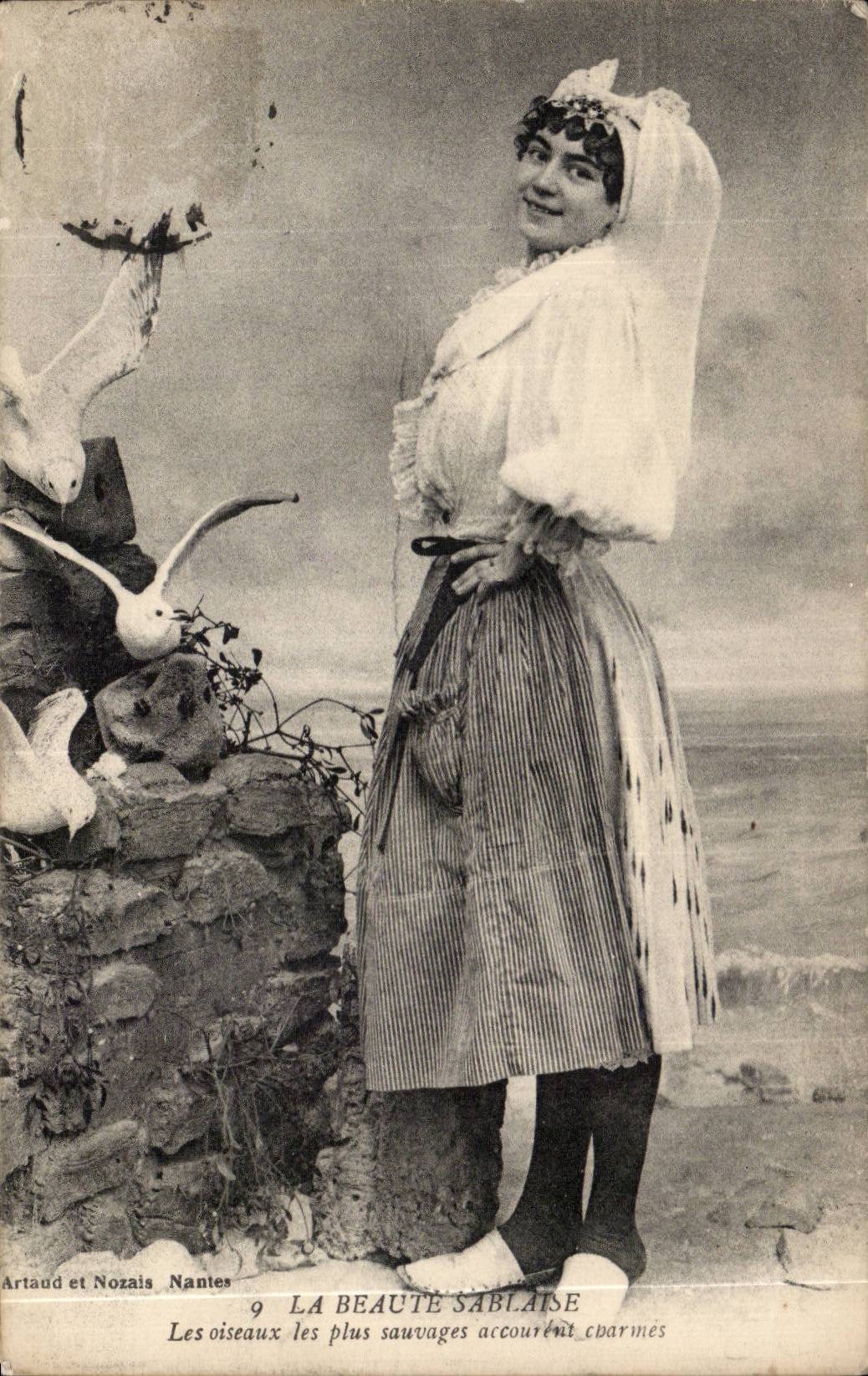 CPA the Sablaise beauty the most wild birds run charms Folklore Costume caps