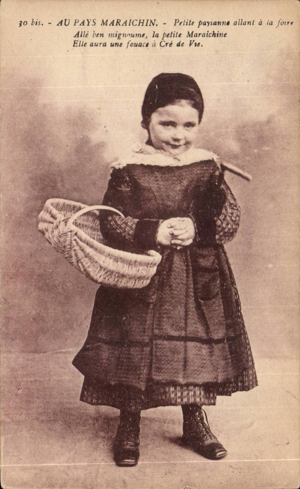 Landarbeiter CPA mit dem kleinen Gehen des Maraichin Landes zum angemessenen Folklore-Kostum