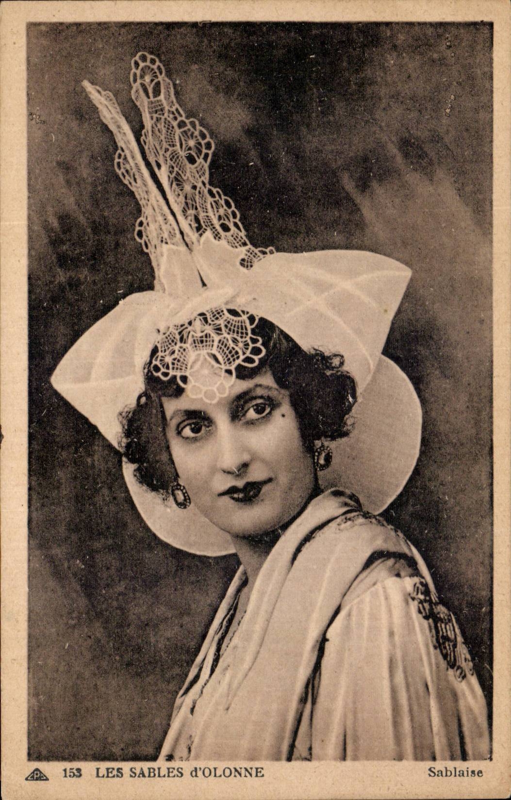 CPA Sands of olonne Sablaise Folklore Costume