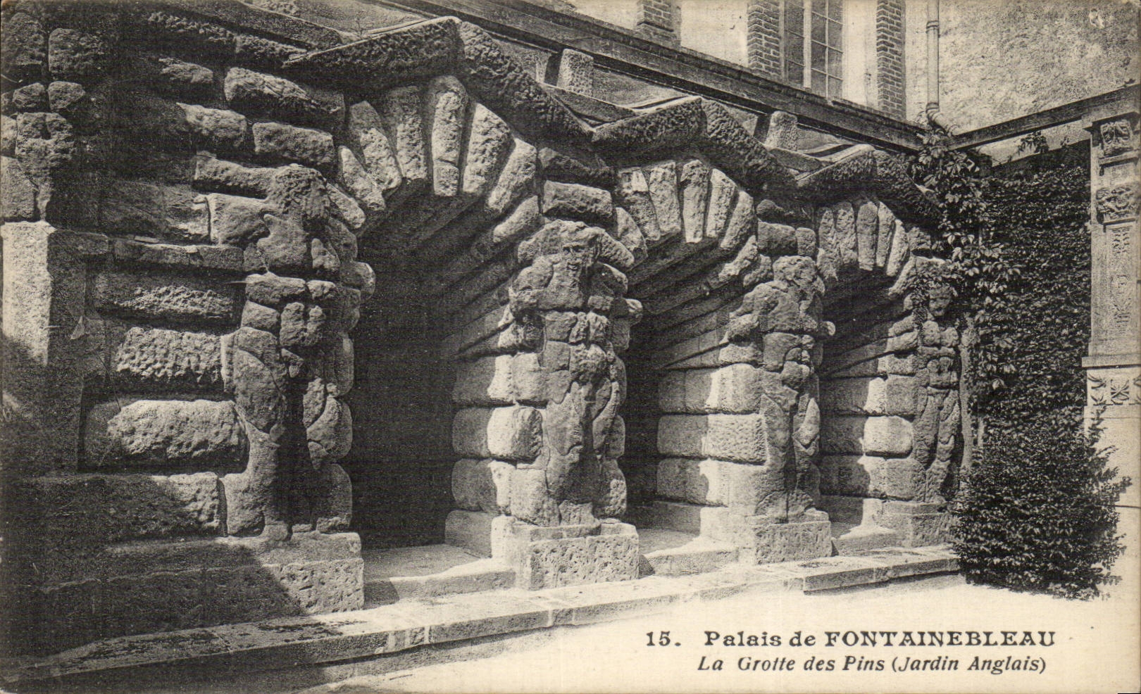 CPA Palate of Fontainebleau the cave of the Pines (English garden)