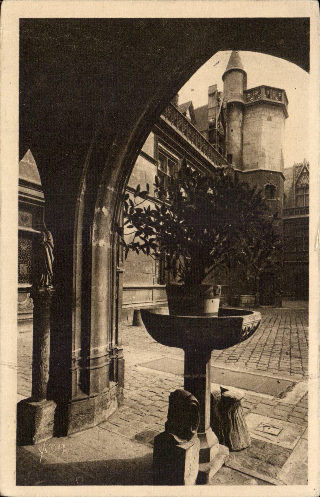 CPA Paris Museum of Cluny Main courtyard