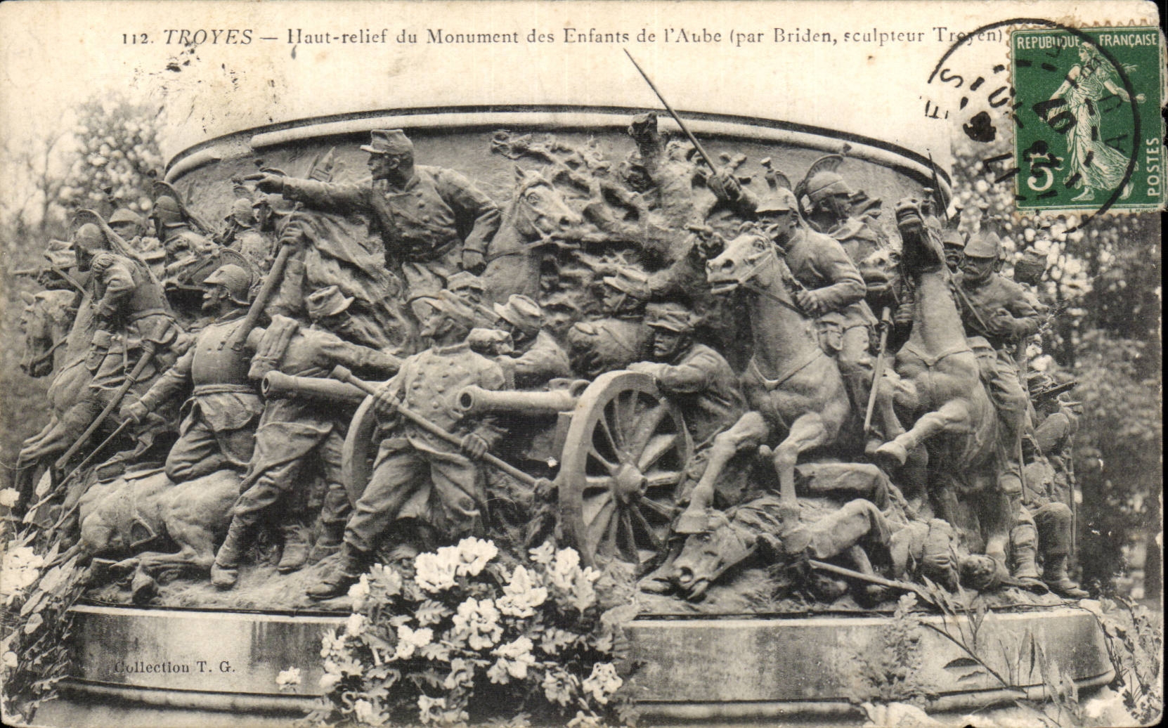 CPA Troyes High relief of the monument of the children of the paddle by Briden