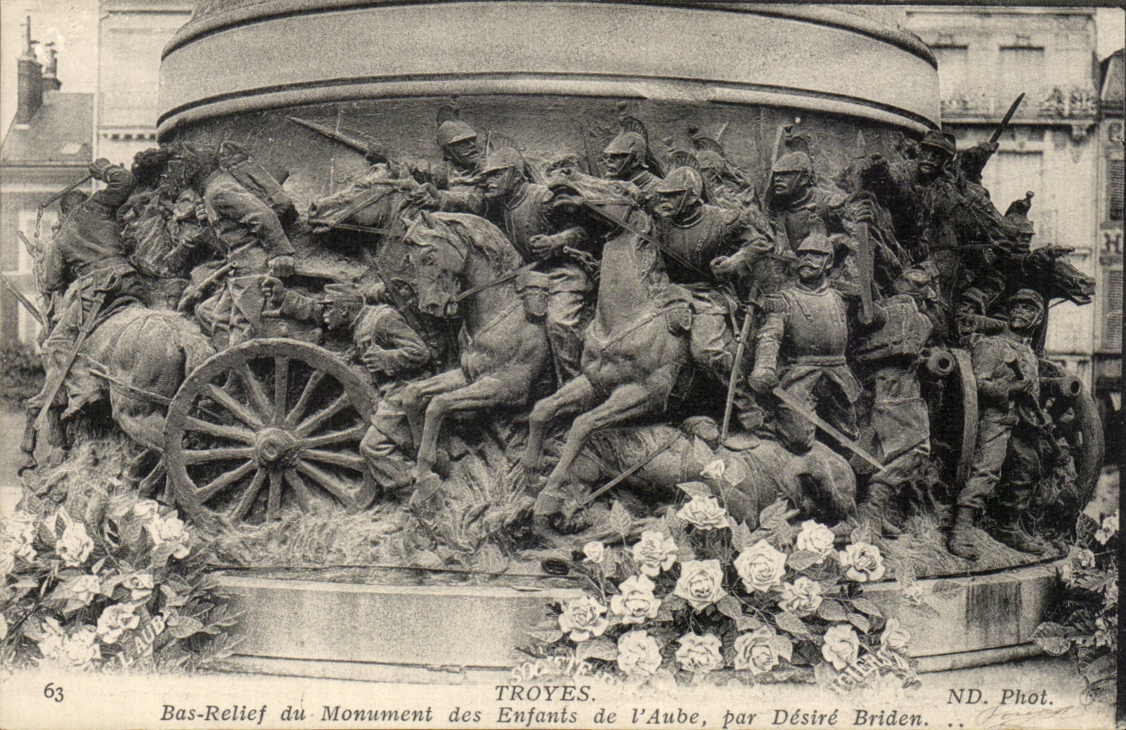 CPA Low Troyes relief of the monument of the children of the paddle by Dsire Briden
