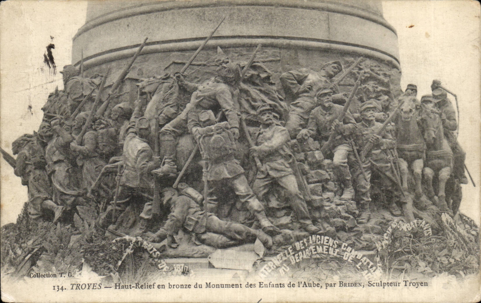 CPA Troyes High relief of the monument of the children of the paddle by Dsire Briden