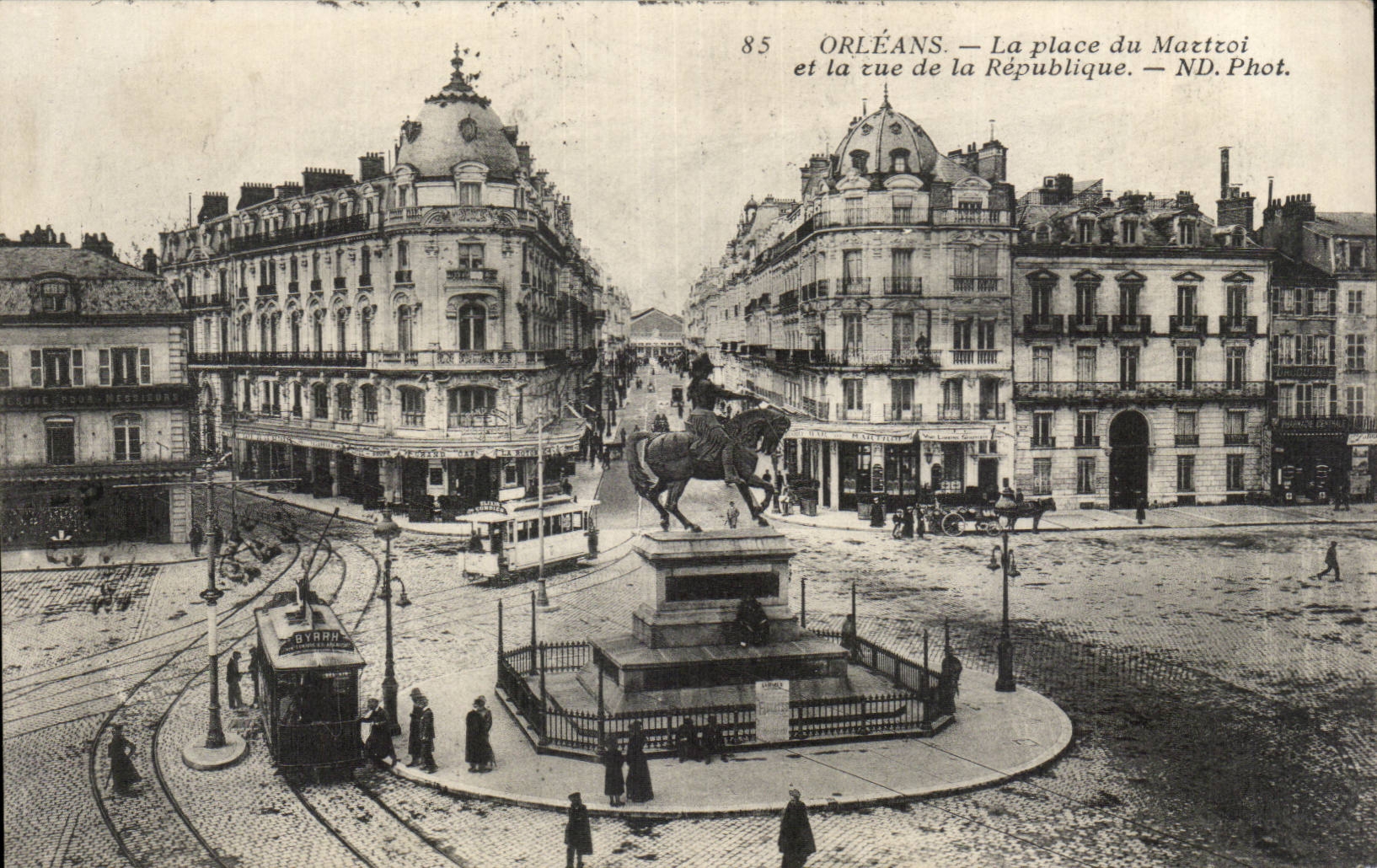 CPA Orleans the place of the martroi and the street of the Republic