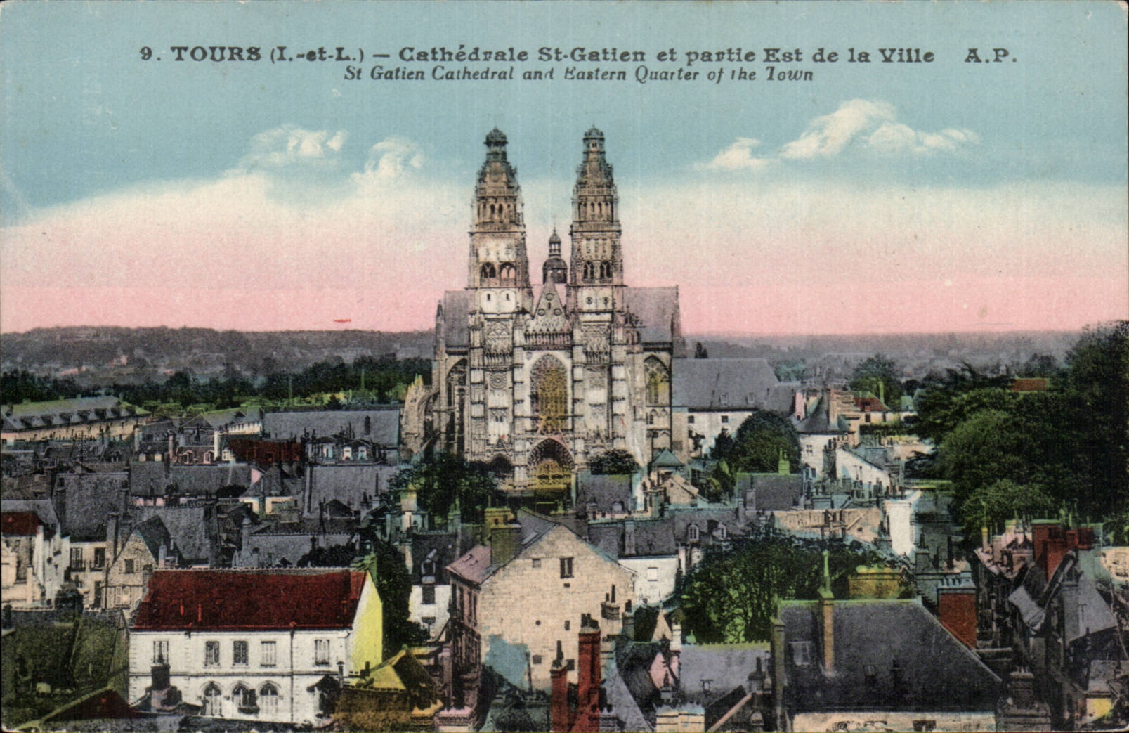CPA Tours Cathedrale St gatien et partie Est de la ville
