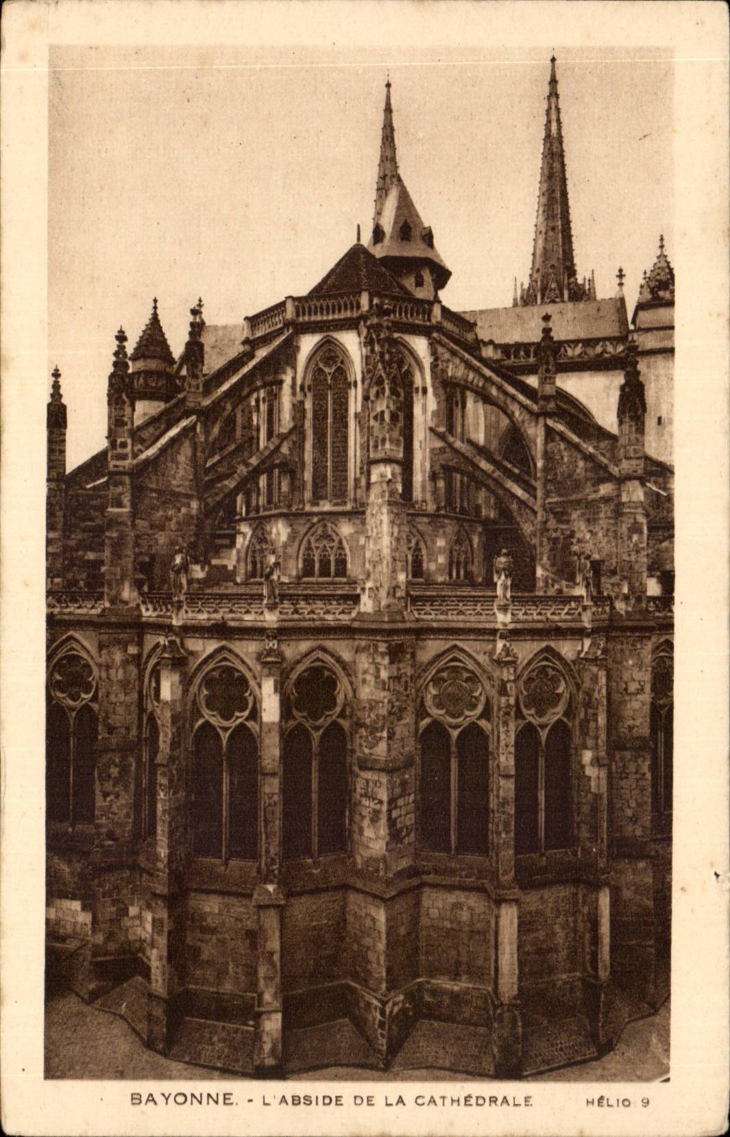 CPA Bayonne Abisde of the cathedral