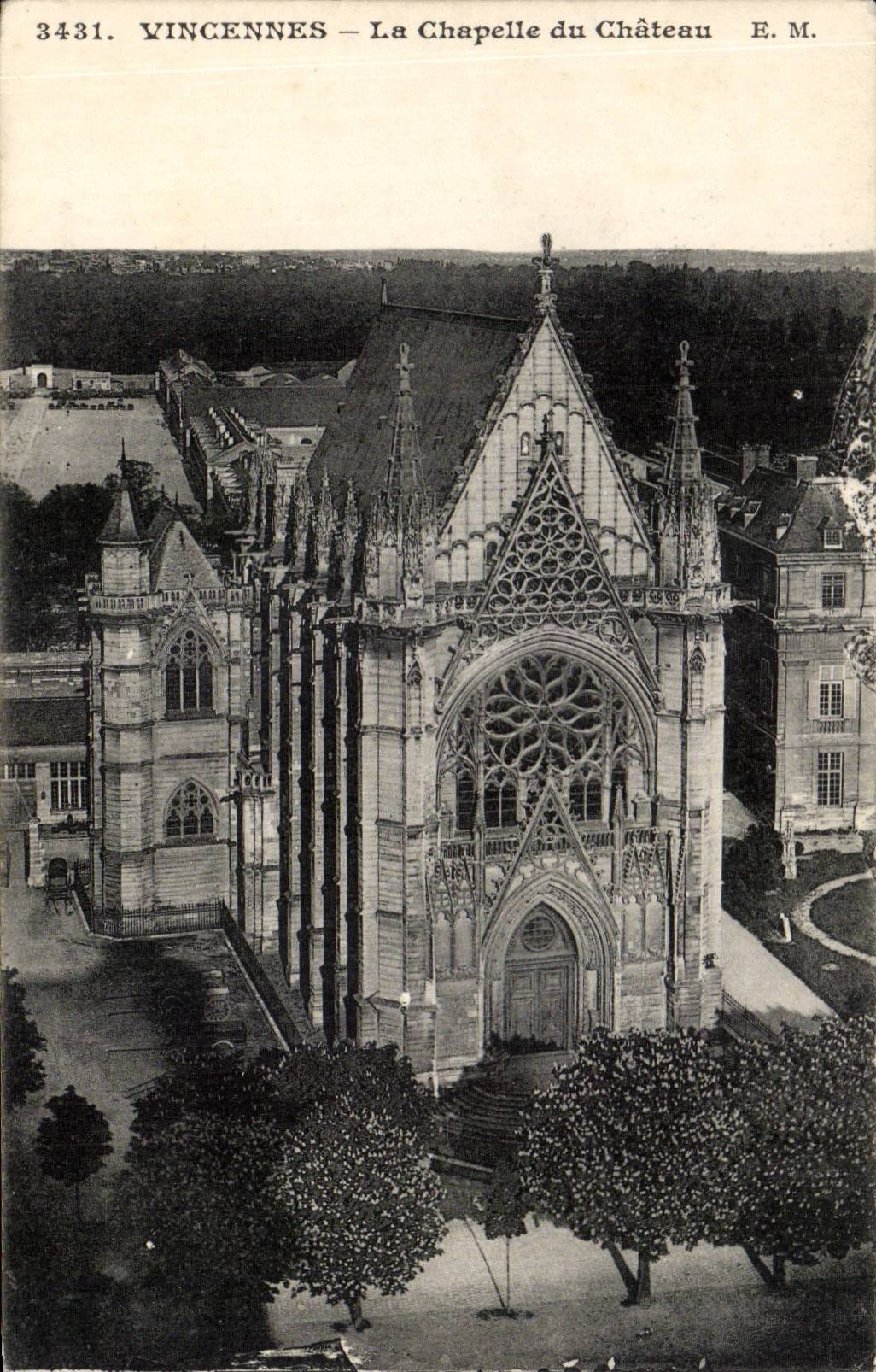 CPA Vincennes the vault of the castle