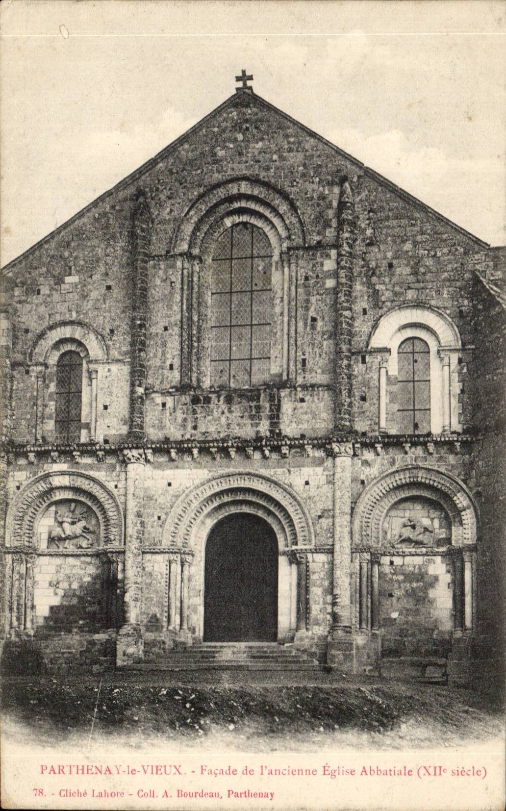 CPA Parthenay the old Frontage of the old abbey church