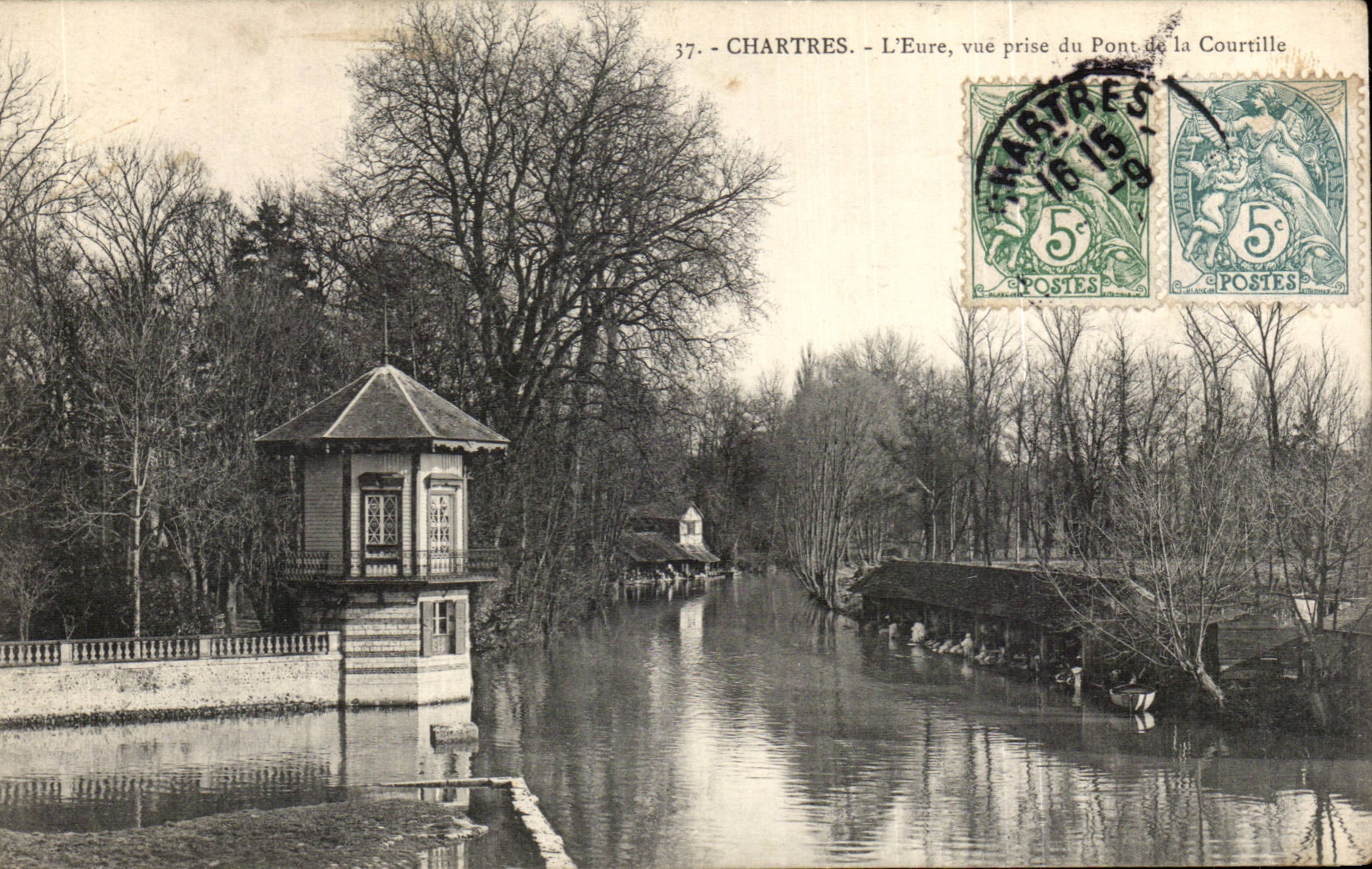 CPA Chartres the Eure seen from of the bridge of Crow Laundrette Lavender fields
