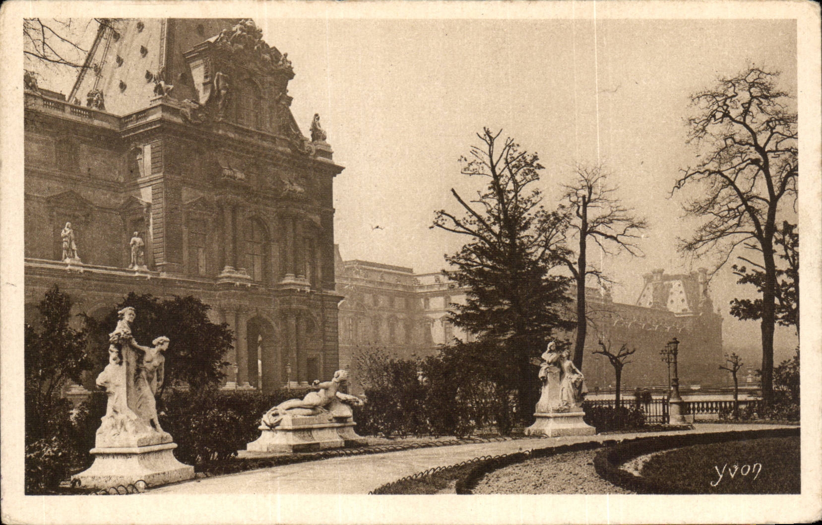 CPA Paris Jardin des Tuileries Aile gauche pavillon de Flore