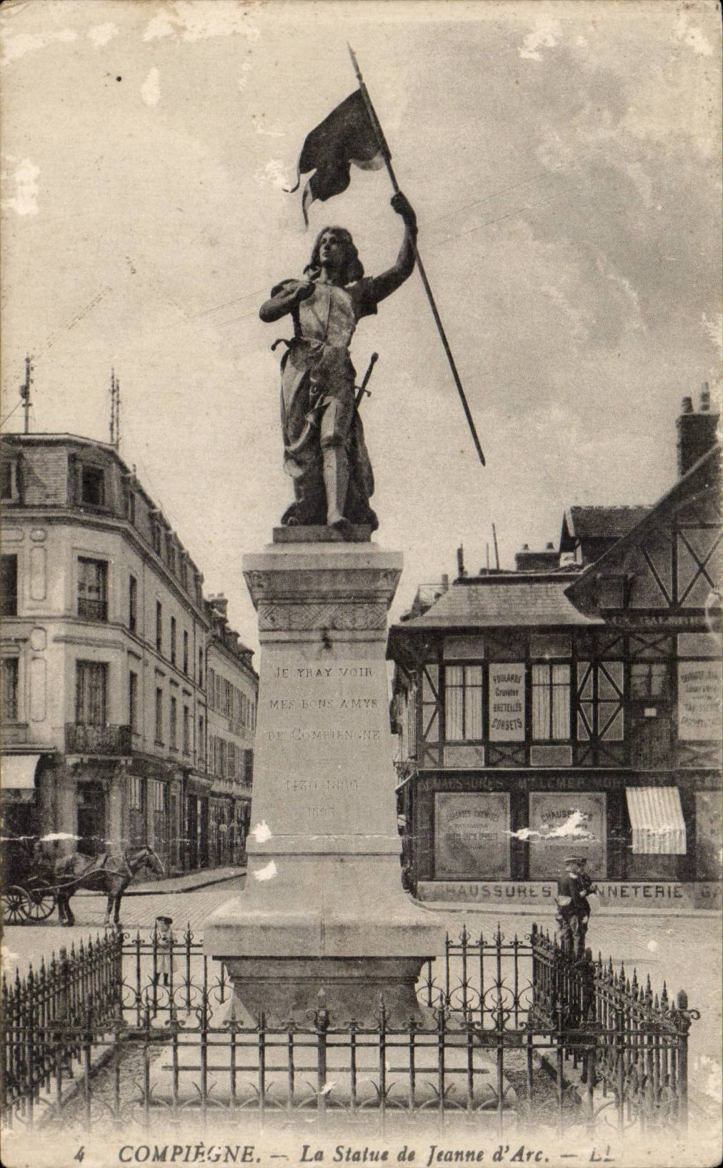 CPA Compiegne Statue von Jeanne des Bogens