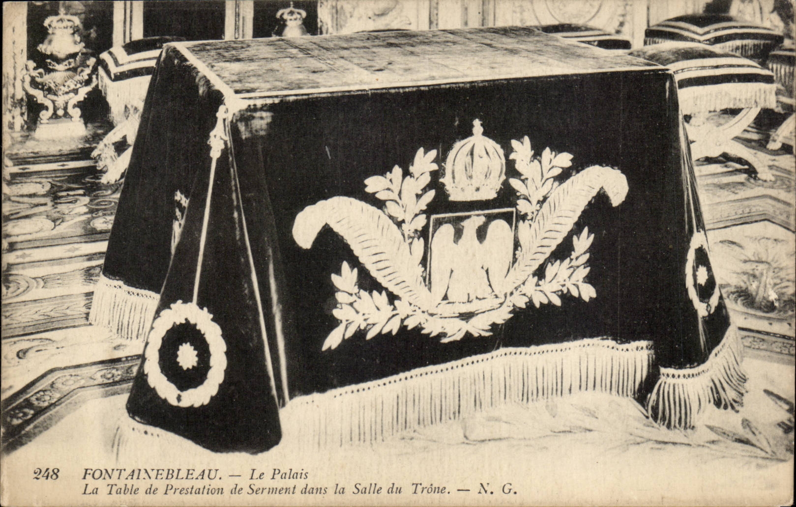 CPA Fontainebleau the palate the table of Oath-taking in the throne room