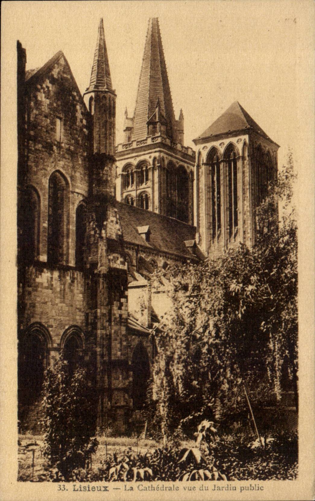CPA Lisieux die Kathedrale gesehen vom allgemeinen Garten