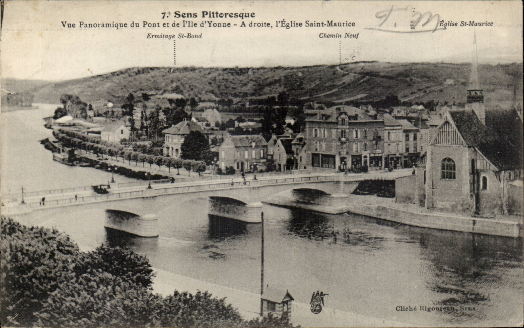 CPA Sens Panoramic View of the bridge and the island of Yonne On the right the church Saint Maurice