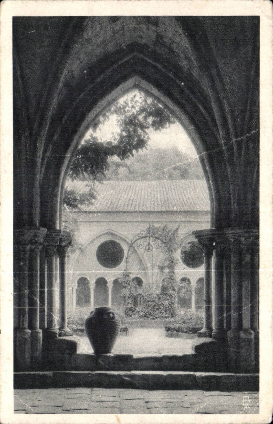 CPA Abbaye de Fontfroide Le cloitre 