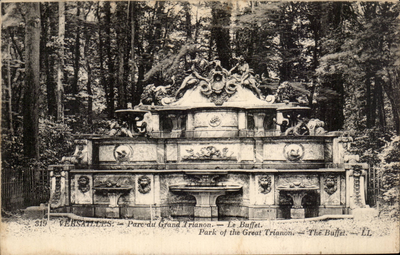 CPA Versailles Park of large Trianon the dresser