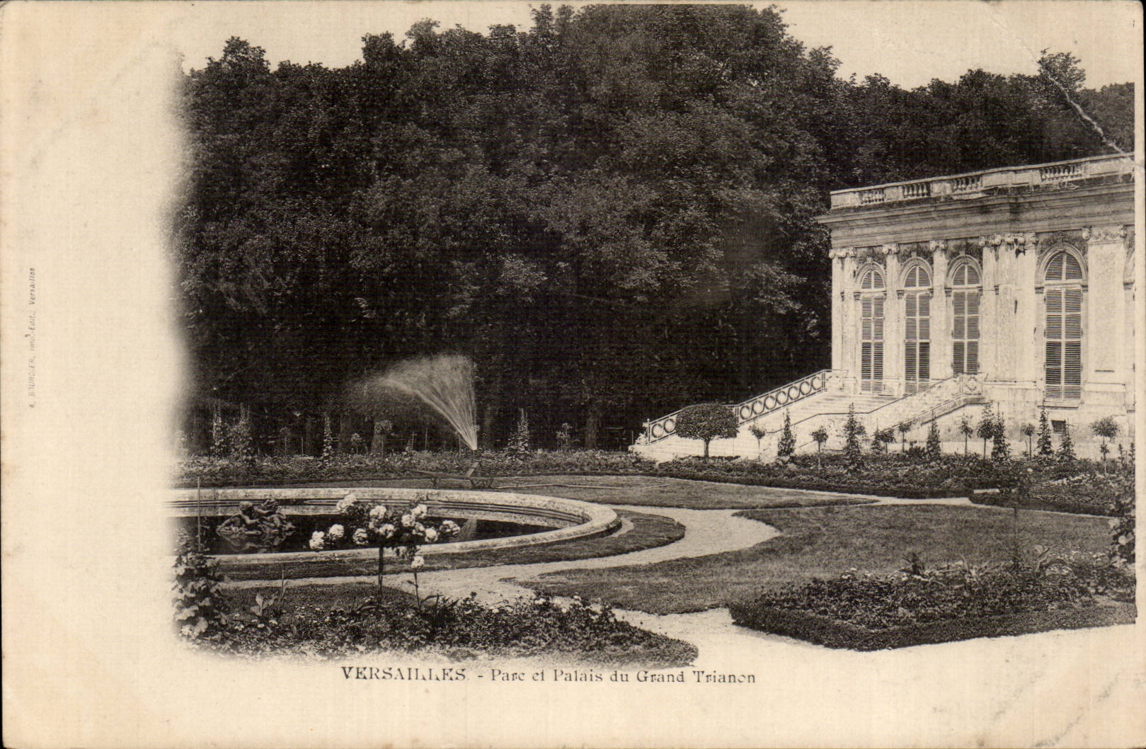 CPA Versailles Park and palate of large Trianon
