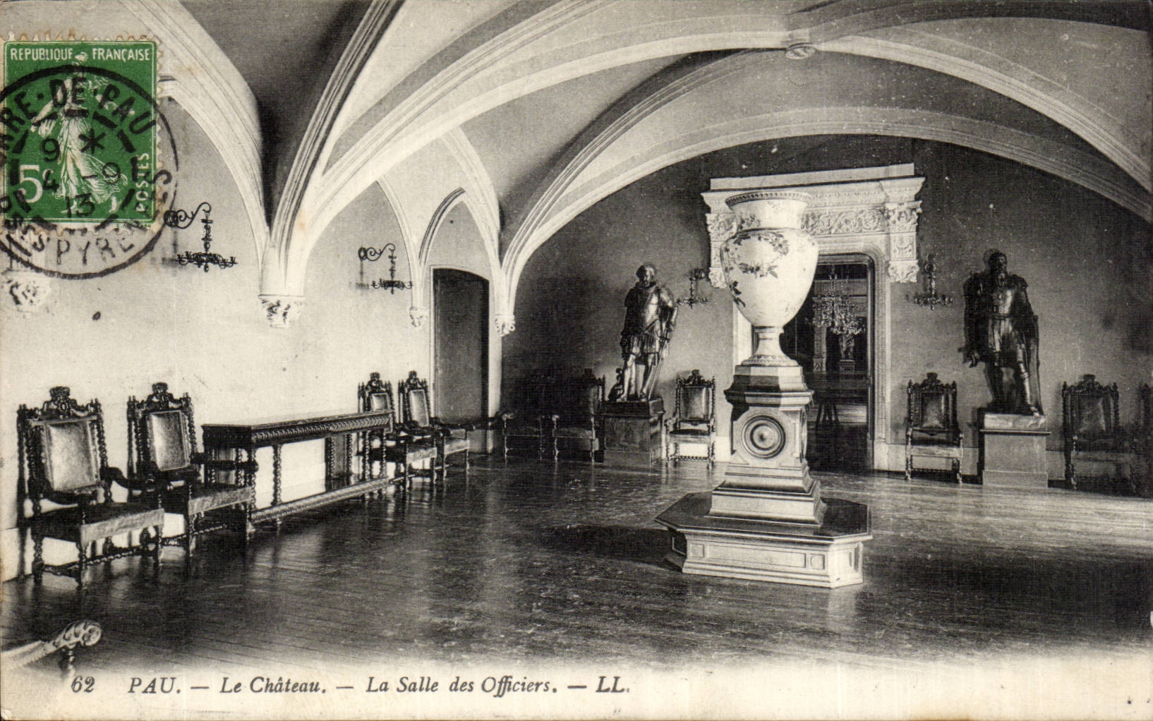 CPA Pau the castle the room of the officers