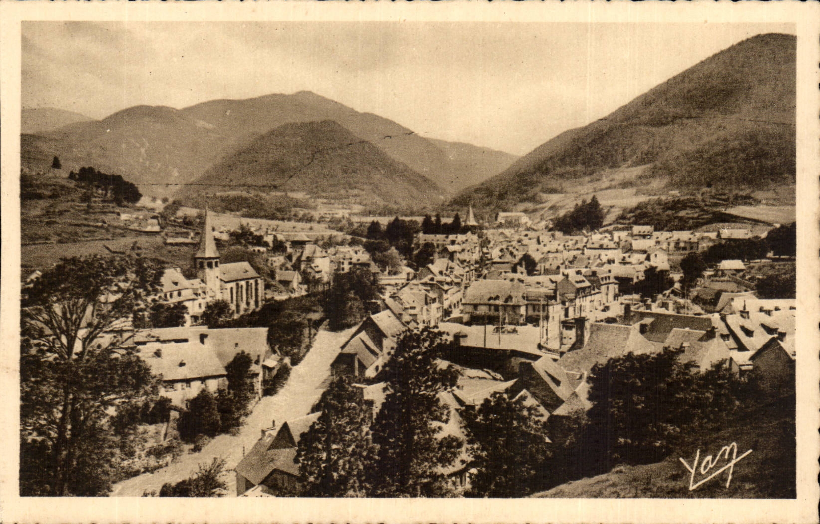 Die Pyrenees CPA Arreau auf der thermischen Strasse von Bagnerres de Bigorre hat Luchon zwischen den Kragen von Aspin und Peyresourde