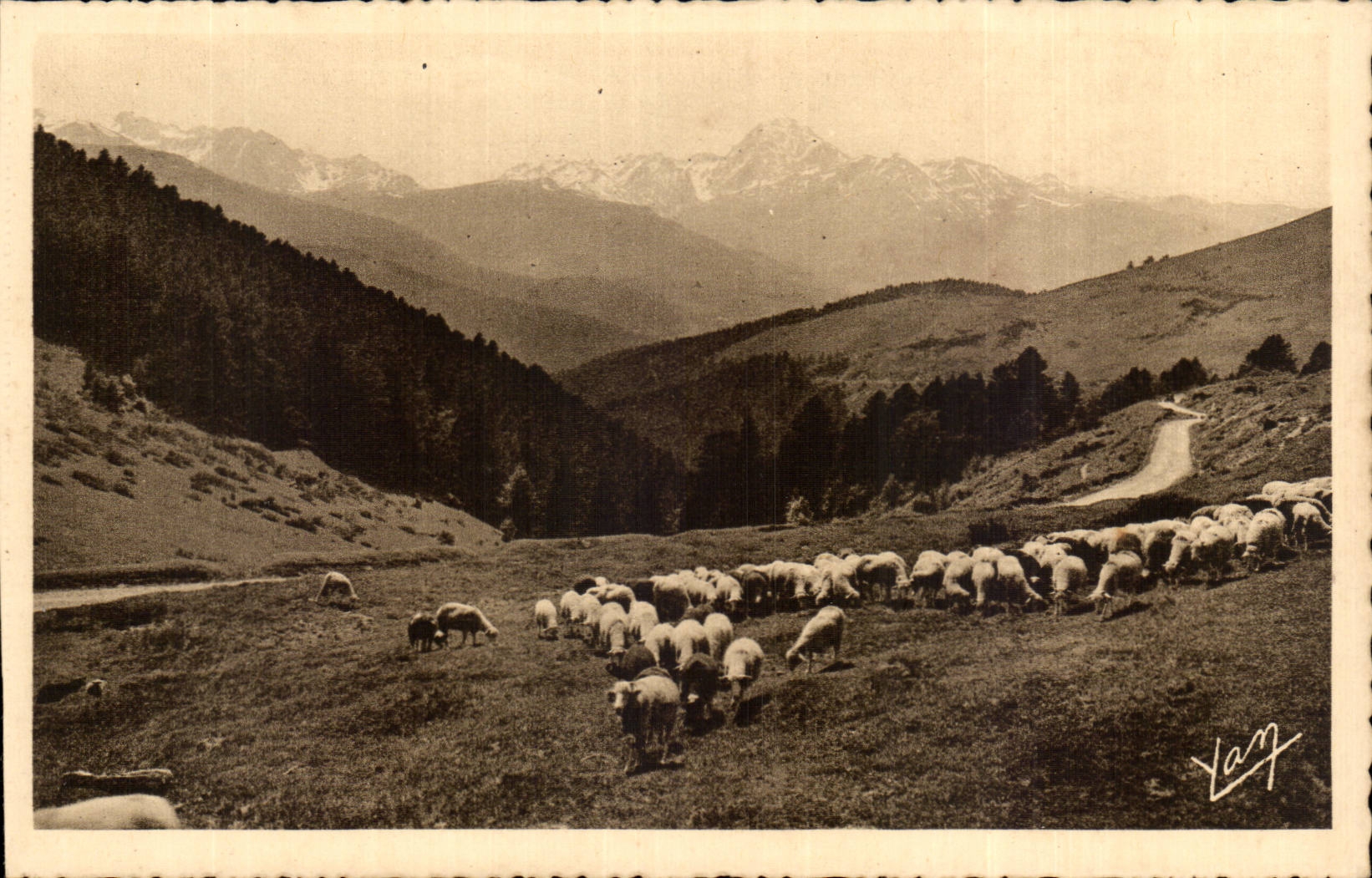 Die Pyrenees CPA mit dem Kragen von Aspin die Strasse in Richtung zu Payolle gesehen auf die Spitze des Sudens von Bigorre