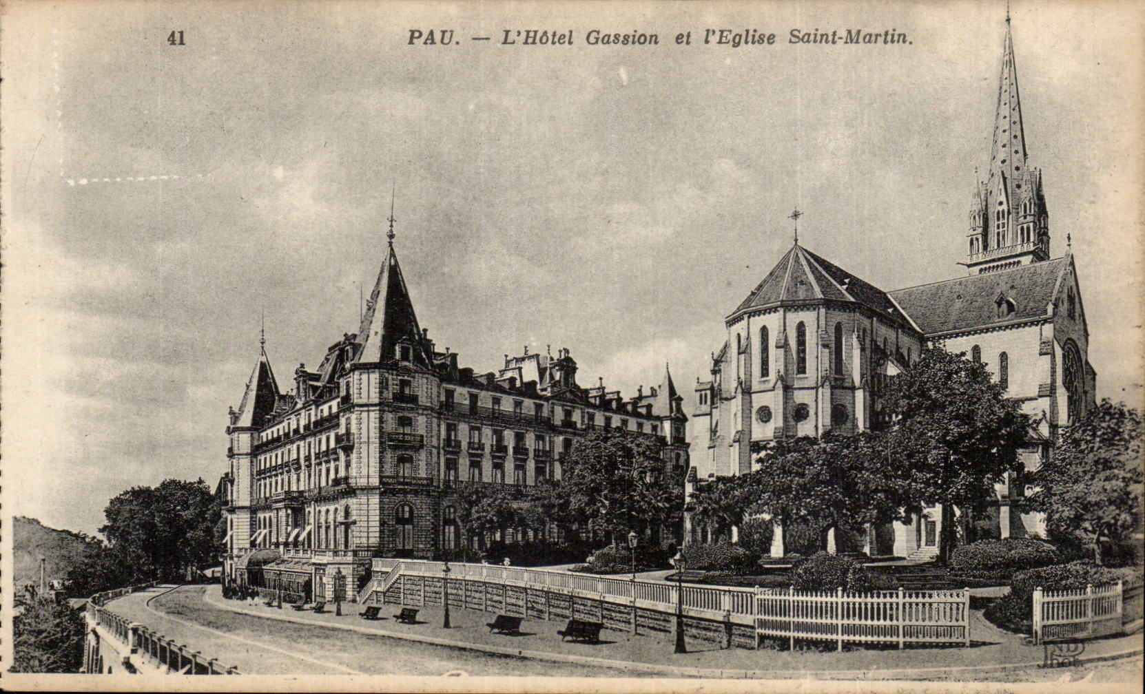 CPA Pau the Gassion Hotel and the church Saint Martin