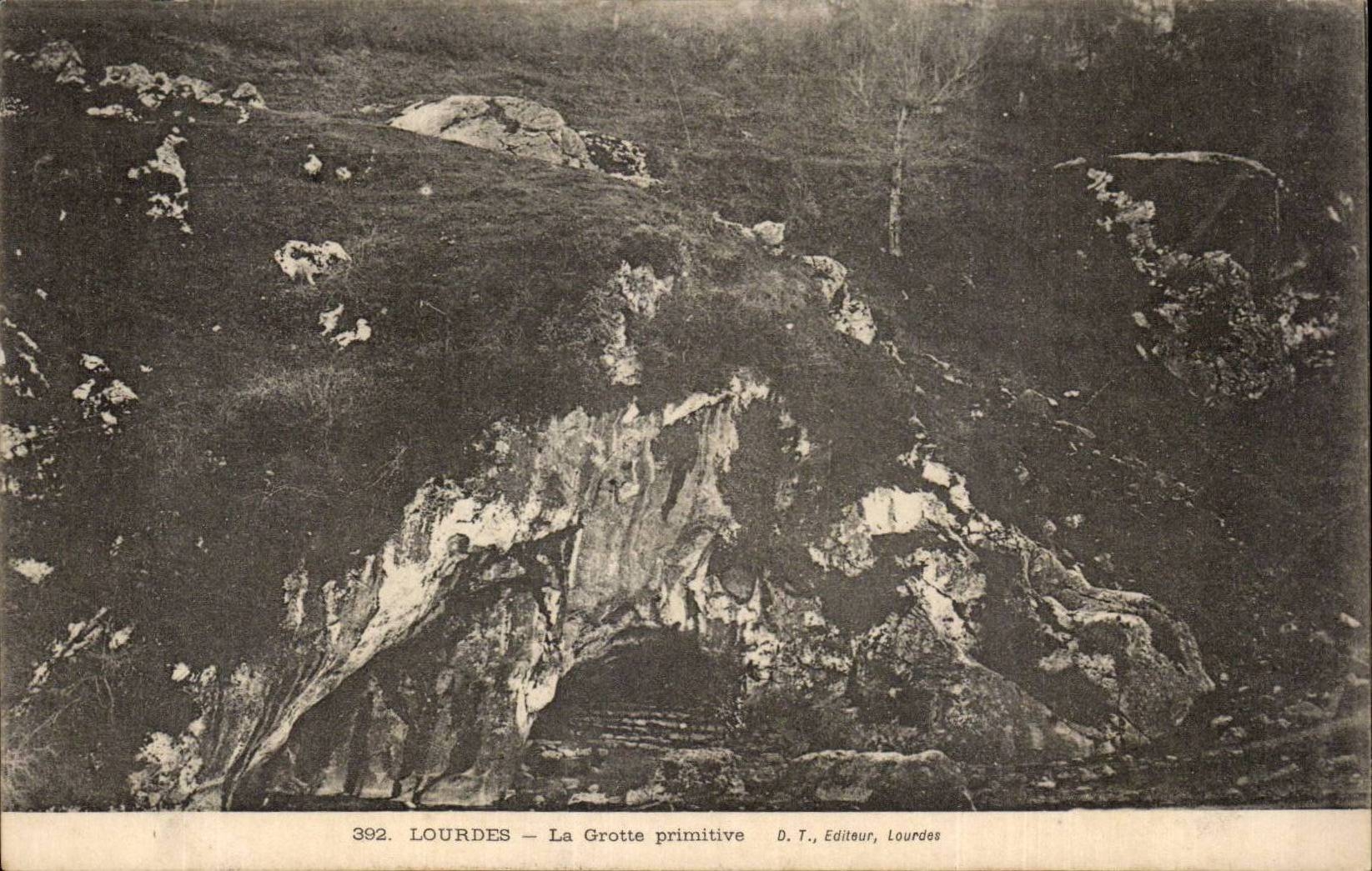 CPA Lourdes the primitive cave