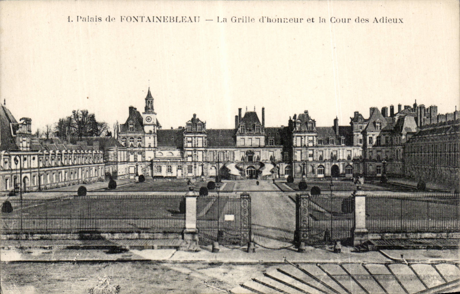 CPA Palate of Fontainebleau the grid of honor and court of the good-byes