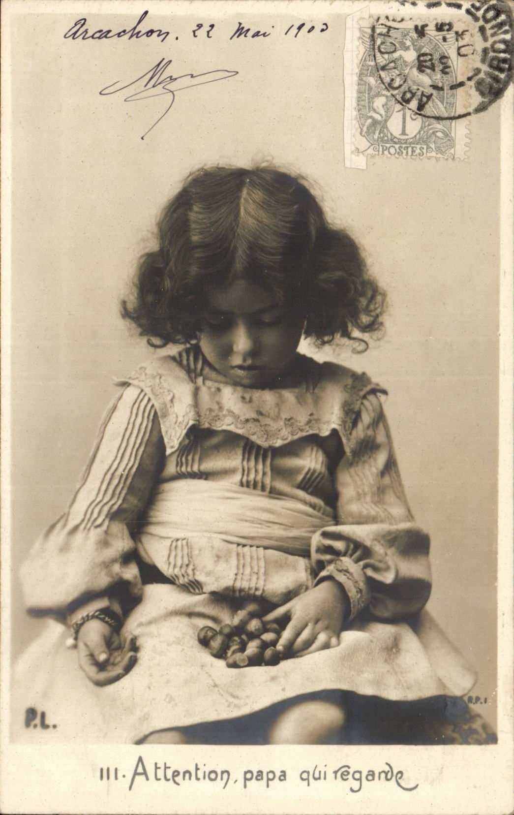 CPA Phantasie-Kindvati Aufmerksamkeit die betrachtet